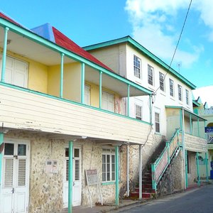 Weather beaten houses along Caribbean sea, photo location