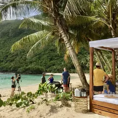 crew on location set up with props for jungle scene DR &ndash; TV commerical