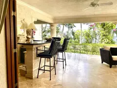 Traditional Coral Stone Villa With Garden On Barbados Beach