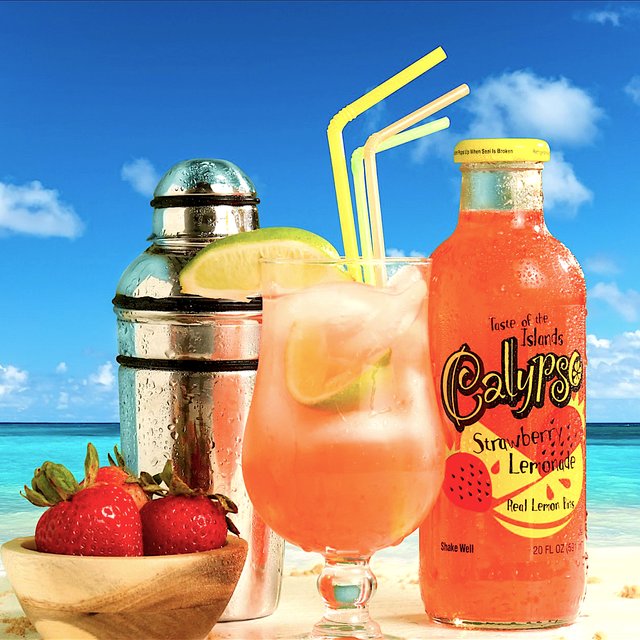Calypso tropical Lemonade Strawberry cocktail 